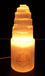 Lampe Sélénite Montagne Gravée 20cm - Arbre de Vie