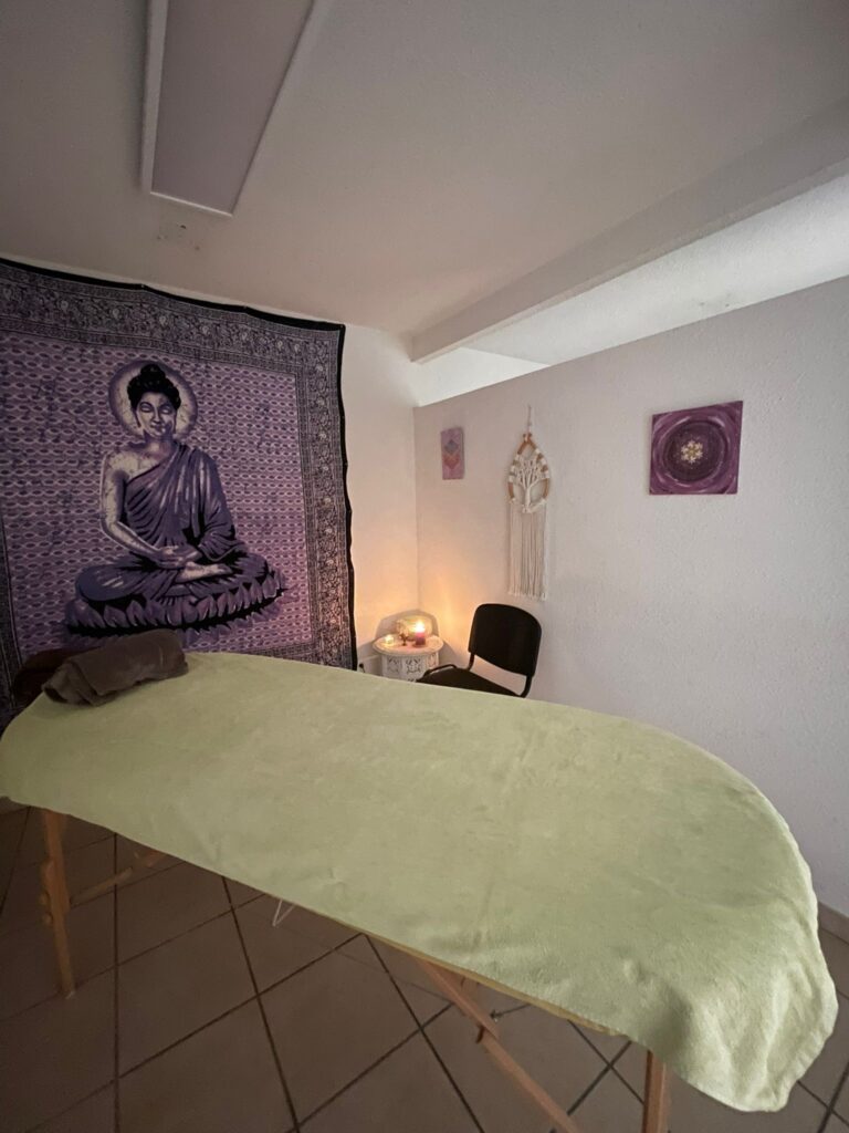 Cabine de massage énergétique à Bédarieux (Hérault) — Om Karyann