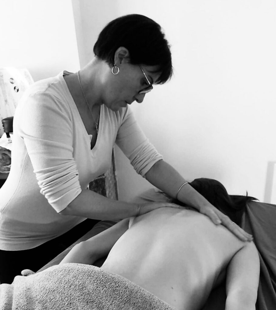 Massage énergétique à Bédarieux — séance en cabine, Om Karyann